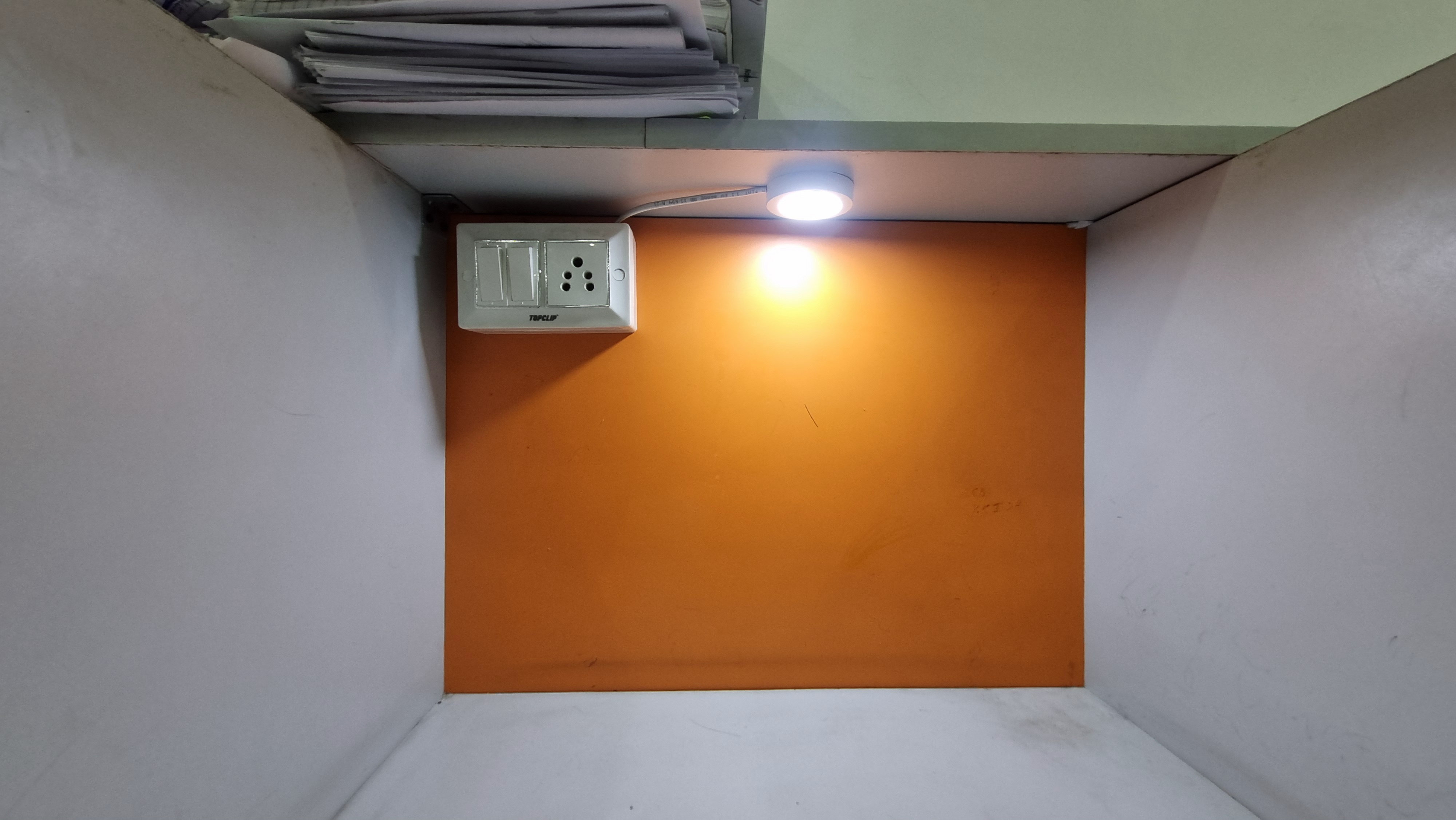 Individual study carrel with a lamp